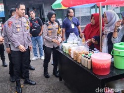 Kapolres Situbondo Borong Dagangan UMKM di Bazar Ramadan