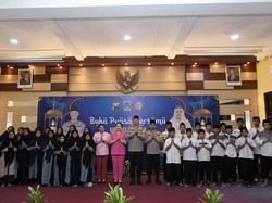 Kapolres Lamongan Berbagi Kebahagiaan Ramadan Bersama Anak Yatim Piatu