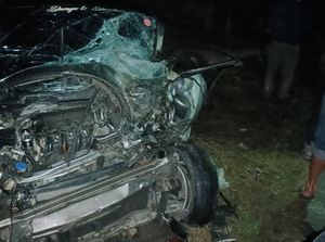 Mobil Tergelincir Lalu Tabrak Truk saat Nyalip di Toba, 2 Tewas