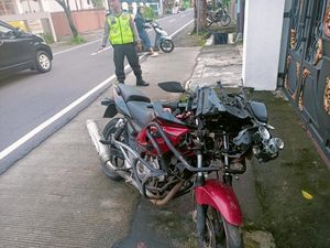 Adu Banteng Motor Vs Truk di Condongcatur Sleman, Pemotor Tewas Adu Banteng Motor Vs Truk di Condongcatur Sleman, Pemotor Tewas