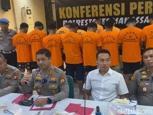 Penampakan 27 Bang Jago Pembusur Warga-Polisi di Makassar Pakai Baju Tahanan Penampakan 27 Bang Jago Pembusur Warga-Polisi di Makassar Pakai Baju Tahanan