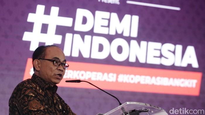 Menteri Koperasi (Menkop) Budi Arie Setiadi menceritakan awal mula Koperasi Desa Merah Putih dilahirkan dalam acara Demi Indonesia Ayo Berkoperasi Koperasi Bangkit di Menara Bank Mega, Jakarta Selatan, Rabu (12/3/2025).