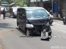 Laka Karambol di Jalan Jogja-Solo, Gran Max Ringsek Dihantam Kijang