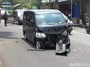 Laka Karambol di Jalan Jogja-Solo, Gran Max Ringsek Dihantam Kijang Laka Karambol di Jalan Jogja-Solo, Gran Max Ringsek Dihantam Kijang