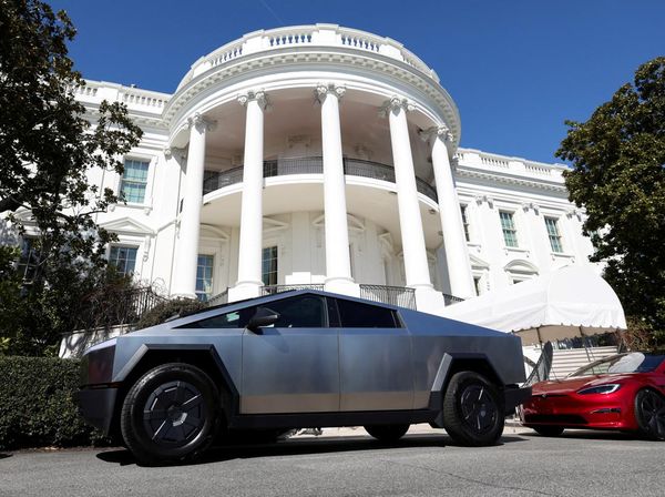Mobil Tesla Mejeng di Gedung Putih Saat Ramai Protes Elon Musk