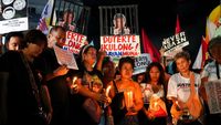 Nyala Lilin dan Doa Bersama Dukung Penangkapan Duterte