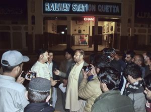 Horor Ledakan hingga Tembakan saat Penumpang Kereta di Pakistan Disandera