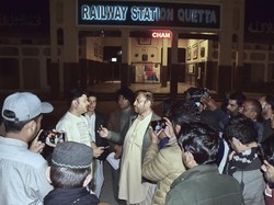 Horor Ledakan hingga Tembakan saat Penumpang Kereta di Pakistan Disandera