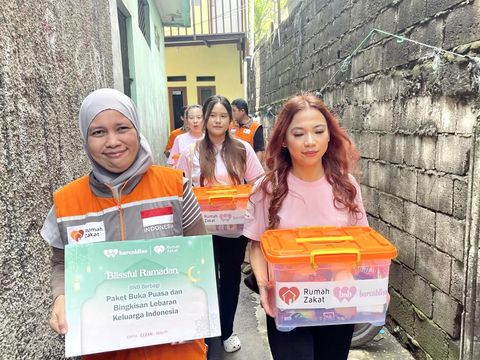 Penyaluran paket buka puasa hingga bingkisan Lebaran oleh barenbliss