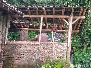 Apes Wanita di Klaten Kepala Bocor gegara Rumah Disambar Petir Apes Wanita di Klaten Kepala Bocor gegara Rumah Disambar Petir