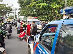 Tertabrak Mobil Usai Jatuh di Depan ISI Jogja, Pemotor Wanita Tewas Tertabrak Mobil Usai Jatuh di Depan ISI Jogja, Pemotor Wanita Tewas