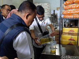 Blusukan ke Distributor Minyakita, Polisi Trenggalek Pastikan Takaran Pas Blusukan ke Distributor Minyakita, Polisi Trenggalek Pastikan Takaran Pas