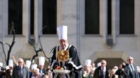 Potret Keseruan Lomba Lari Pancake di London