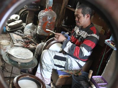 Produksi Rebana di Malang Meningkat Selama Ramadan