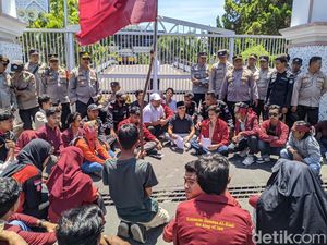IMM Mataram Demo Tolak Program MBG-Desak Pengesahan UU Perampasan Aset