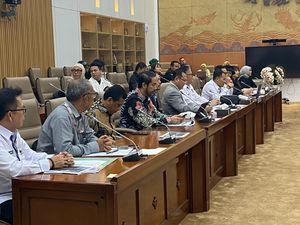 DPR Cecar Ketua BPKN: Kalau Tak Sanggup, Mundur Saja DPR Cecar Ketua BPKN: Kalau Tak Sanggup, Mundur Saja