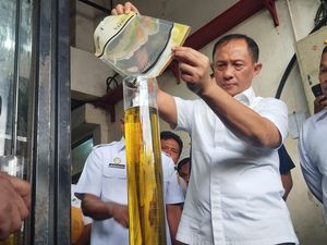Video Polri Soal Temuan Takaran Minyakita 800 ml di Pasar Cipete: Sudah Diperiksa Video Polri Soal Temuan Takaran Minyakita 800 ml di Pasar Cipete: Sudah Diperiksa