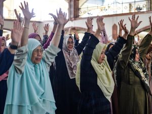 Semangatnya Emak-emak di Bandung Ikut Pesantren Ramadan Semangatnya Emak-emak di Bandung Ikut Pesantren Ramadan