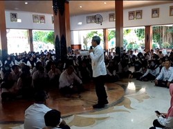 Ratusan Honorer Trenggalek Demo Penundaan Pengangkatan PPPK