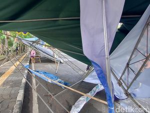 Pikap Tabrak Tenda Pasar Ramadan di Alun-alun Wates, Sopir Sempat Kabur