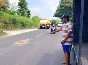 Pemotor Jatuh Saat Salip Truk di Mojokerto, 1 Anak Tewas Pemotor Jatuh Saat Salip Truk di Mojokerto, 1 Anak Tewas