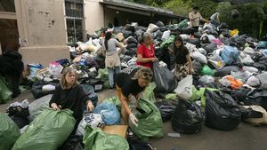 Tumpukan Barang Sumbangan untuk Korban Banjir Bandang Argentina