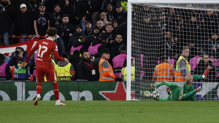 Wajah Sedih Pemain Liverpool usai Disingkirkan PSG Soccer Football - Champions League - Round of 16 - Second Leg - Liverpool v Paris St Germain - Anfield, Liverpool, Britain - March 11, 2025 Liverpool's Darwin Nunez looks dejected after the match REUTERS/Peter Powell
