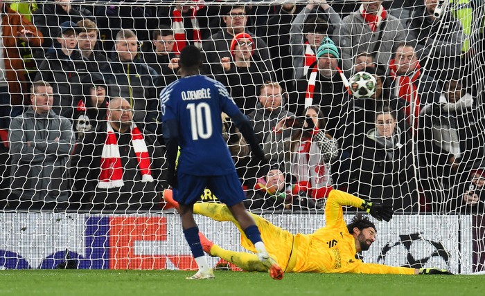 Wajah Sedih Pemain Liverpool usai Disingkirkan PSG Soccer Football - Champions League - Round of 16 - Second Leg - Liverpool v Paris St Germain - Anfield, Liverpool, Britain - March 11, 2025 Liverpool's Darwin Nunez looks dejected after the match REUTERS/Peter Powell