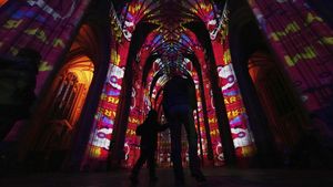 Warna-warni Seni Cahaya Sinari Makam Jane Austen di Katedral Winchester
