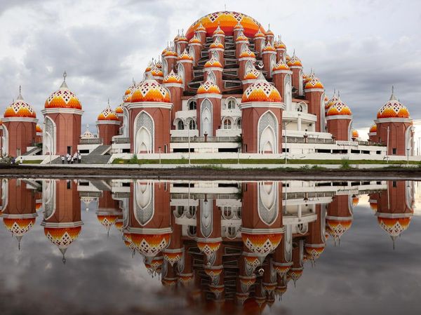Wisata Religi Masjid 99 Kubah Asmaul Husna di Makassar