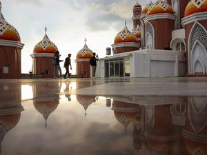 Pemprov Sulsel Pusatkan Salat Idul Adha di Masjid 99 Kubah Makassar Pemprov Sulsel Pusatkan Salat Idul Adha di Masjid 99 Kubah Makassar