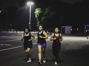 Olahraga Jelang Sahur Lebih Menantang, Catat Saran Dokter Agar Tak Tumbang Olahraga Jelang Sahur Lebih Menantang, Catat Saran Dokter Agar Tak Tumbang