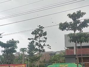 Angin Puting Beliung Terbangkan Atap Rumah di Tarogong Kaler Garut