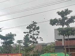 Angin Puting Beliung Terbangkan Atap Rumah di Tarogong Kaler Garut