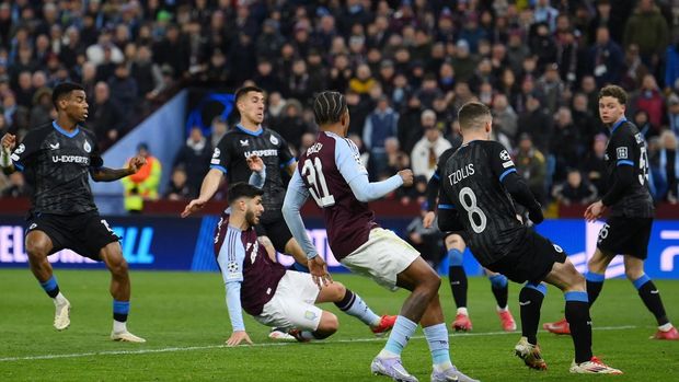 Soccer Football - Champions League - Round of 16 - Second Leg - Aston Villa v Club Brugge - Villa Park, Birmingham, Britain - March 12, 2025 Aston Villa's Marco Asensio scores their third goal REUTERS/Jaimi Joy