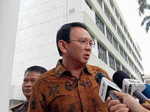 Ahok Siapkan Data Saat Penuhi Panggilan Kejagung Ahok Siapkan Data Saat Penuhi Panggilan Kejagung