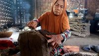 Ampo Cemilan Khas Tuban yang Terbuat dari Tanah Liat