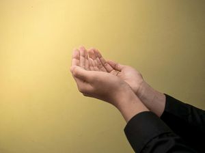 Doa Qunut Witir Sesuai Sunnah di Bulan Ramadhan Arab, Latin, dan Artinya Doa Qunut Witir Sesuai Sunnah di Bulan Ramadhan Arab, Latin, dan Artinya