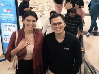 7 Foto Mesra Dokter Oky Pratama Bareng Istri Bule yang Jarang Tersorot