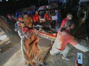 Horor! Kereta di Pakistan Dibajak, 31 Orang Dilaporkan Tewas Horor! Kereta di Pakistan Dibajak, 31 Orang Dilaporkan Tewas