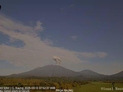Gunung Raung dan Semeru Erupsi Pagi Tadi