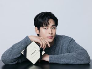 Video: Keluarga Siapkan Bukti Baru Kim Soo Hyun Pacari Kim Sae Ron di Usia Minor Video: Keluarga Siapkan Bukti Baru Kim Soo Hyun Pacari Kim Sae Ron di Usia Minor
