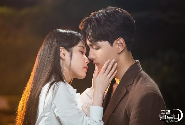 IU dan Yeo Jin Goo di Hotel del Luna/ Foto: imdb.com