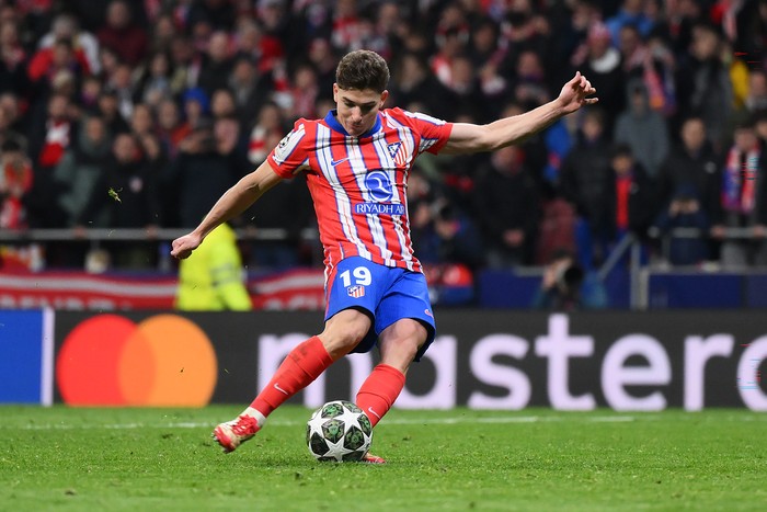 Julian Alvarez MADRID, SPAIN - MARCH 12: Julian Alvarez of Atletico de Madrid scores the teams second penalty in the penalty shoot out, which is later ruled out following a VAR Review due to an improper kick, during the UEFA Champions League 2024/25 Round of 16 second leg match between Atletico de Madrid and Real Madrid C.F. at Estadio Metropolitano on March 12, 2025 in Madrid, Spain. (Photo by David Ramos - UEFA/UEFA via Getty Images)