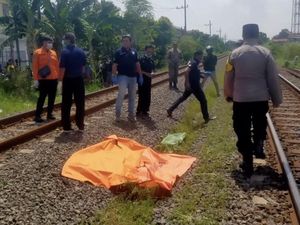Lansia Tanpa Identitas Ditemukan Tewas Tertabrak KA di Surabaya Lansia Tanpa Identitas Ditemukan Tewas Tertabrak KA di Surabaya