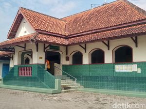 Kisah Masjid Kuno di Klaten yang Tetap Setia Memakai Jam Matahari Kisah Masjid Kuno di Klaten yang Tetap Setia Memakai Jam Matahari
