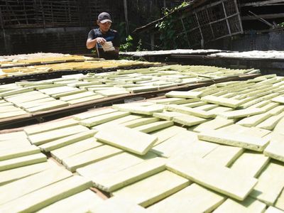 Melihat Pembuatan Brem Khas Madiun