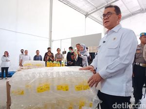 Sempat Kucing-kucingan, Mendag Tutup Pabrik yang Sunat Isi MinyaKita! Sempat Kucing-kucingan, Mendag Tutup Pabrik yang Sunat Isi MinyaKita!