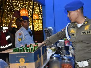 Jual Miras Selama Ramadan, 2 Restoran di Surabaya Digerebek Satpol PP Jual Miras Selama Ramadan, 2 Restoran di Surabaya Digerebek Satpol PP