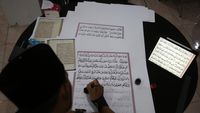 Begini Proses Penyalinan Naskah Manuskrip Mushaf Baiturrahman